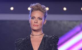 Τα έσοδα της φωτογράφισης θα δοθούν στο ίδρυμα «σοφία για τα παιδιά». Zeta Makrypoylia Mononews