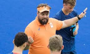 Papendal is the base for the first days, after which the training and other activities take place in amsterdam. The Coach Of The Dutch Hockey Team Max Caldas Looks Just Like Piscatella Orangeisthenewblack