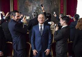 Claudio bisio, sarah felberbaum, paolo calabresi and others. Review Welcome Back Mr President Cineuropa