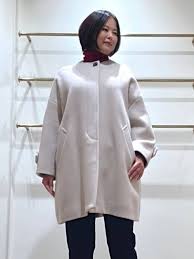 美細津(MACKINTOSH LONDON WOMEN 大丸東京店)｜MACKINTOSH LONDONのノーカラーコートを使ったコーディネート -  WEAR