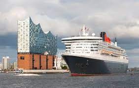 Dann steht ein kompliziertes wendemanöver im hafen an. Wahrzeichen Grusst Wahrzeichen Queen Mary 2 Trifft Auf Die Elbphilharmonie Hamburg Hamburg Marketing