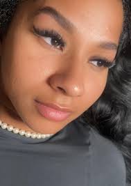 Ok! I need recommendations for a lash artist that you love- I also would  love it if you could tag their Instagram, website, Facebook page, etc! I'm  looking to get them done