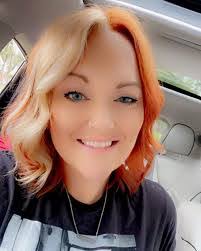 Kris Moss's Instagram, Twitter & Facebook