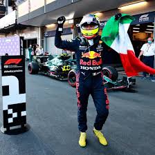 'checo' pérez en su visita a red bull. Ekyxblh3dwbcpm
