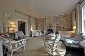 Tim Mcgraw And Faith Hill S Farm Barn Wood Decor Home Reclaimed Barn Wood Wall