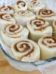 Roules A La Cannelle En 2020 Roules A La Cannelle Canelle Recette Idee Patisserie