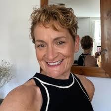 Amanda Cassidy's Instagram, Twitter & Facebook