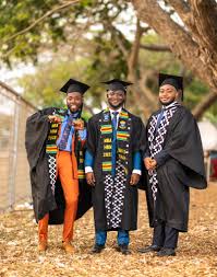 D O K Y I (@Kwaw_Dene)