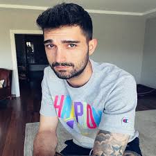 İbrahim tatlıses'in yaşamı merak ediliyor. Ido Tatlises Boyu Kac Biyografi Sitesi