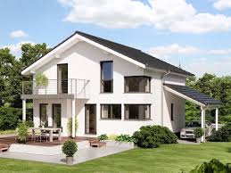 Modernes Haus Mit Carport Satteldach Architektur Putz Fassade Weiss Mit Balkon Fertighaus Schlusselfertig Ba Architektur Haus Design Town Country Haus Haus