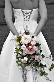 Jtv teaches you flower design step by step. 3 Popular Cascading Bouquets