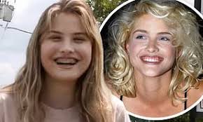 Anna nicole smith and larry birkhead's daughter, dannielynn, is now a totally normal teenager. Vhossiweuauxjm