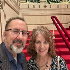 Who assigns comic book grades and how?