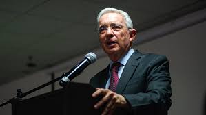 Condena a Uribe: ¿Lawfare o Justicia? Análisis de la Sentencia y Reacciones - Imagen principal del artículo
