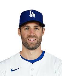 Taylor Fielding's Instagram, Twitter & Facebook