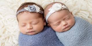 Sisters give birth to girls minutes apart