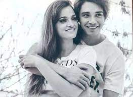 Fue en el marco de una conferencia de prensa de una película nacional que se estrenará en los próximos días y donde ambos forman parte del elenco. Love Is Louder Julian Serrano Y Oriana Sabatini Home Facebook