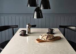 Caesarstone quartz offers innovative style and endurance for kitchen surfaces, vanity counters, walls, furniture. Cosmopolitan White 5130 Caesarstone Komposit Kuchenplatten Gunstig