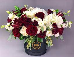 Send 105 Xxl Hat Box Arrangement Red And White In A Black Box In Hallandale Beach Fl From K Amp K Flowers The Bes Hat Box Flowers Flowers Flower Delivery