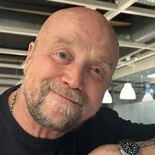 Morning fellow travellers... There's no queues this morning, but did leave  earlier so may have avoided them. There were police cars at the south gate  with cars queuing down the lane, but