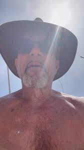 Instagram 用户 Roberto Henderson