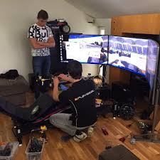 Op deze pagina vind je het laatste nieuws over max verstappen. Max Verstappen Vastgelegd Door Virtueel Raceteam Gaming Nieuws Tweakers