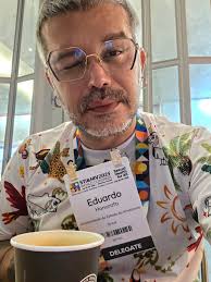 ✨ Um momento para guardar na memória e no coração! ✨ Apresentar nossa  pesquisa no Congresso Mundial de HIV e IST, ao lado do meu querido aluno  Mário, é muito mais do