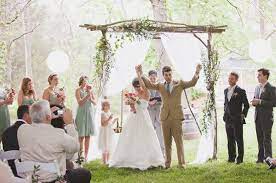 Love The Vines And Branches In The Floral Work Here If You Use The Arbor On Site Those Textures Would Be Southern Charm Wedding Wedding Arch Jewish Wedding