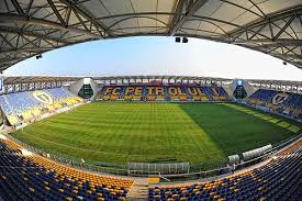Aleksić lobs the ball high into the air. Fc Petrolul PloieÈ™ti Wikiwand