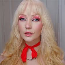 Vickie Clay's Instagram, Twitter & Facebook