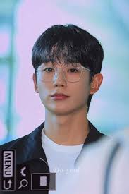 好想和他比愛心~~~~~~~~ 丁海寅