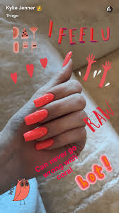 Need to get your acrylic nails off, but don't have the time or patience to go to the salon? Kylie Jenner Pink Ombre Nails Novocom Top