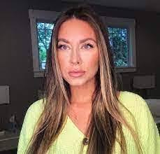 Ashley Gowan's Instagram, Twitter & Facebook