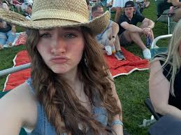 Alumna: Haley Marsh 🎓 Major: Communications Minor: Criminal Justice Plans  After Graduation: I will continue my current job at a law firm and  hopefully pursue my MSW Favorite SAO Memory: All of