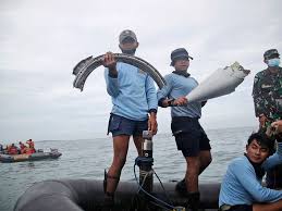 The depth of the ocean surrounding the search area is around 20 to 23 metres, he added. Pictures Aftermath Of Indonesia S Sriwijaya Air Boeing 737 500 Passenger Plane Crash News Photos Gulf News