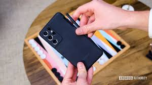 Samsung finally took the wraps off the samsung galaxy s21 series , their latest and greatest flagship lineup for 2021, and all eyes have turned onto the galaxy s21 ultra, the biggest and boldest device out of the whole lineup. Dnxkbqexhvxgfm