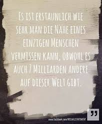 Es Ist Erstaunlich Wie Sehr Man Die Nahe Eines Einzigen Menschen Vermissen Kann Visualstatement Weisheiten Spruche Spruche Lebensweisheiten Spruche