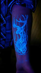Tatuagens Flourecentes Com Imagens Tatuagem Luz Negra Tatuagem Luz Tatuagem Uv