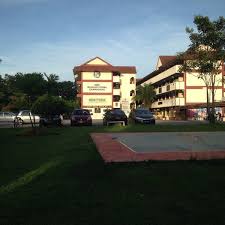 Yaklaşık 142.000 kişilik bir nüfusa sahiptir. Photos At Smk Bandar Utama Damansara