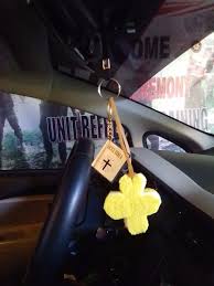Creating your own air freshener takes only a few minutes, and it slides directly under your seats. Sponge Car Air Freshener Thriftyfun