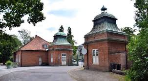 Über das wasser hinweg bestehen gestalterische verbindungen zu den gärten von sacrow, pfaueninsel, glienicke und babelsberg, wodurch er eine zentrale rolle in der gartenlandschaft erhält. Neuer Garten Heiliger See Marmorpalais Grafin Lichtenau Graf Alexander Von Der Mark Schloss Cecilienhof Belvedere Pfingstberg Ulrich Orling