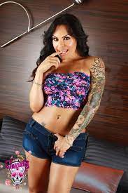 Фокси — американская транссексуальная порноактриса латиноамериканского происхождения, лауреатка премии avn awards и ряда других. Transsexual Starlet Interviews Foxxy Pornstar Interviews