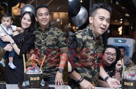 Dia dalam pada itu turut berterima kasih buat suaminya, datuk mohd haniff borhan dengan meluahkan harapan agar tahun hadapan dapat lebih banyak duit raya berbanding tahun ini. Bapa Suami Berdedikasi Datin Elvina Mohamad Rai Hari Jadi Suami Media Hiburan