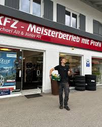 Michael Alt & Jonas Alt added a...