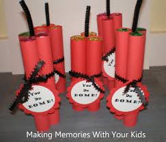 We have christmas candy recipes that are easy to make and taste amazing. 10 Co Workers Candy Christmas Gifts To Say Happy Holidays At The Office Candystore Com