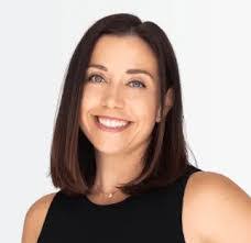 Lyn Lawrence's Instagram, Twitter & Facebook