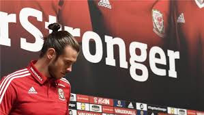 31 year old soccer player 2. Em Ranking Die Spektakularsten Frisuren Manner Dutt Und Irokesen Auf Dem Spielfeld Bei Der Em