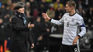 Zudem findet ihr alle informationen zur den verletzten und gesperrten. Dfb Aufstellung Gegen Spanien Fix Low Nimmt Nur Einen Spielerwechsel Vor Sportbuzzer De