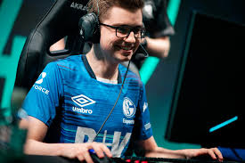 Leona goes over the wall to catch them, but no one follows, rekkles, nemesis and selfmade all peel back to retreat but they split directions, making them easy picks and bwipo stays in the pit. Schalke 04 Roster