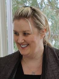 Leanne Compton's Instagram, Twitter & Facebook